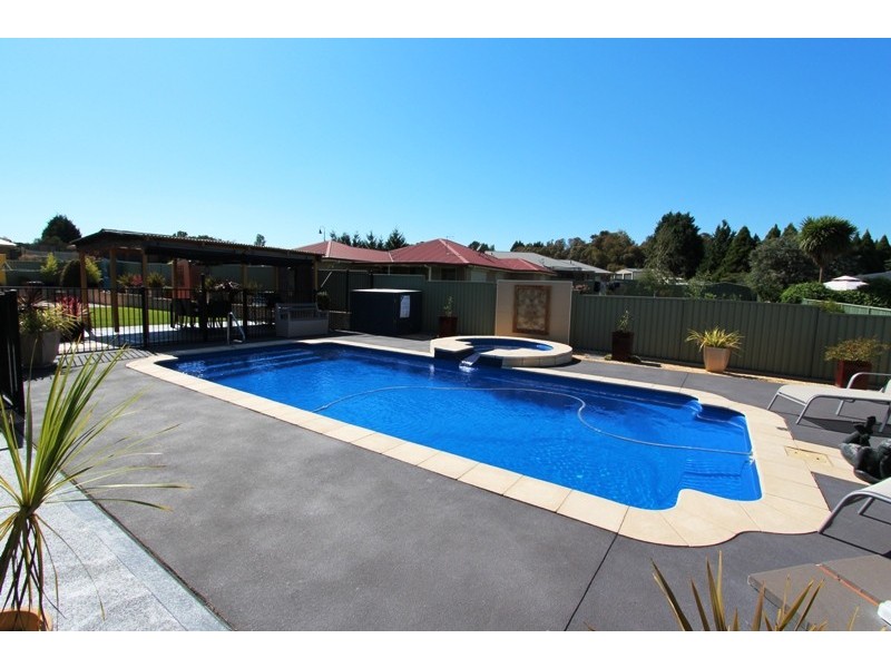 5 Emerald Drive, Kelso NSW 2795