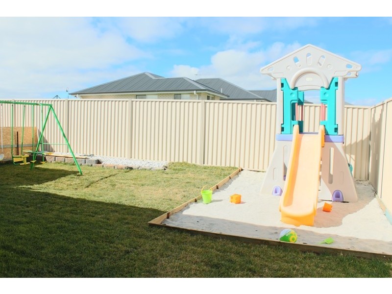 22 Mendel Drive, Kelso NSW 2795