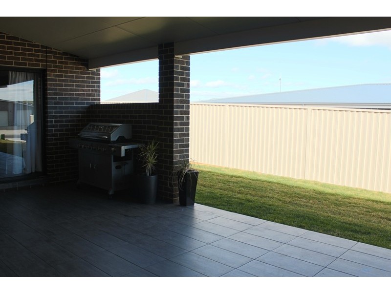 22 Mendel Drive, Kelso NSW 2795