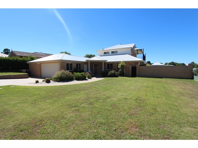 15 Hassall Grove, Kelso NSW 2795