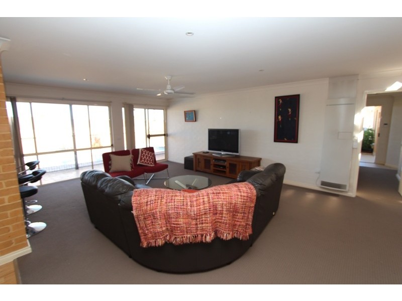 15 Hassall Grove, Kelso NSW 2795