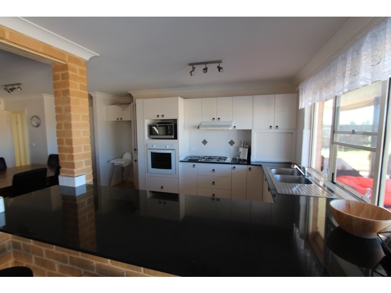 15 Hassall Grove, Kelso NSW 2795