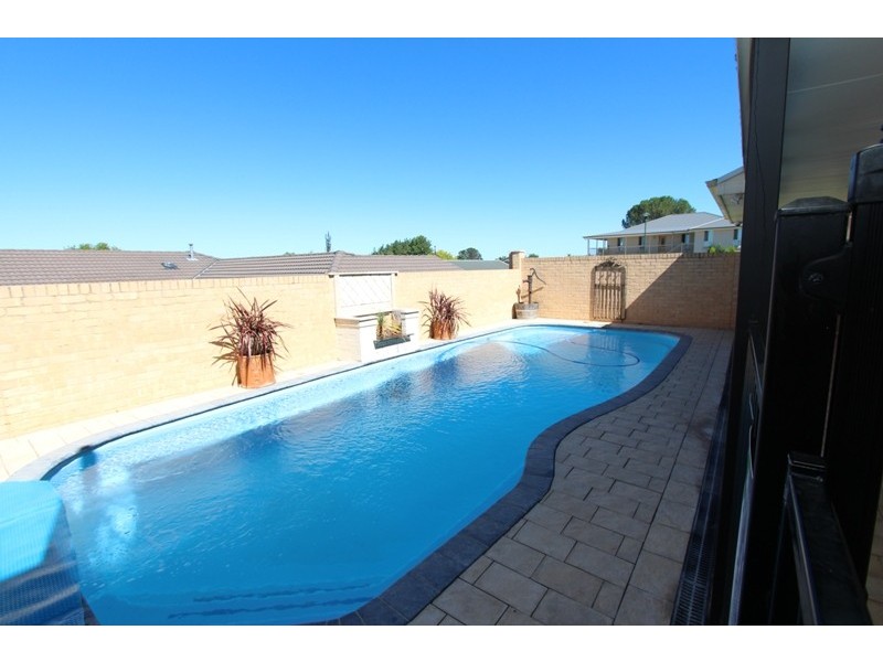 15 Hassall Grove, Kelso NSW 2795