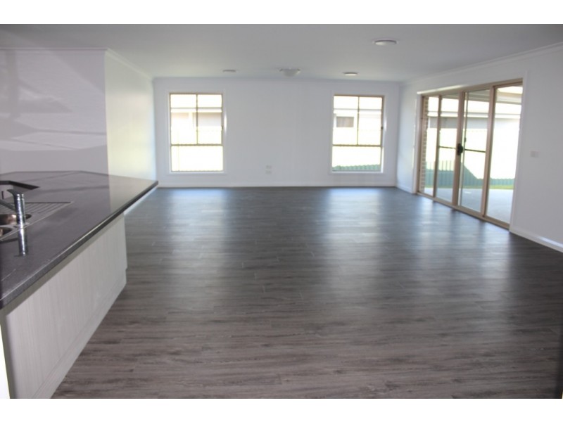 18 Phillip Street, Llanarth NSW 2795