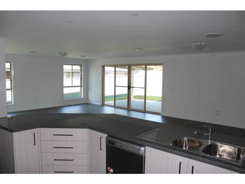 18 Phillip Street, Llanarth NSW 2795