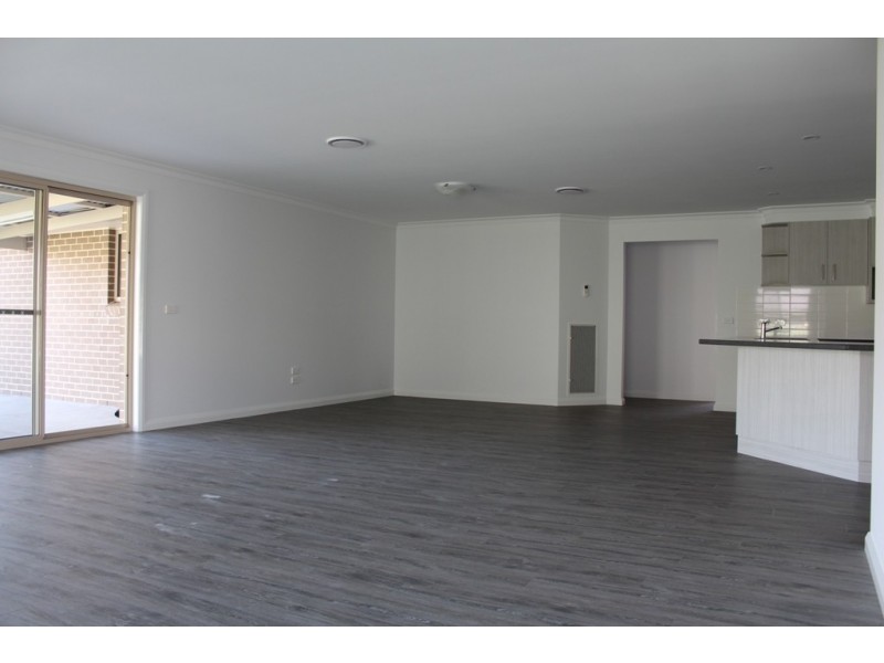 18 Phillip Street, Llanarth NSW 2795