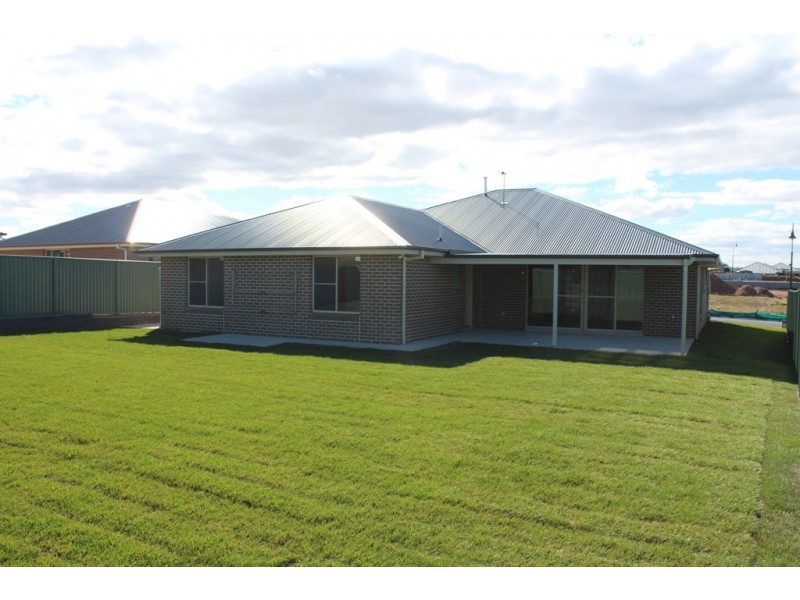 18 Phillip Street, Llanarth NSW 2795