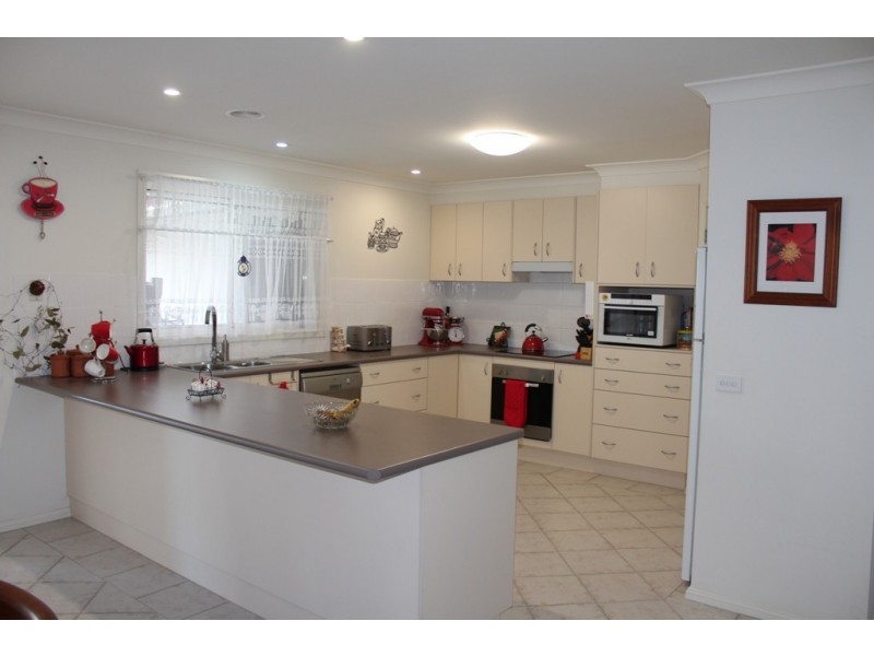 13 Munro Street, Bathurst NSW 2795