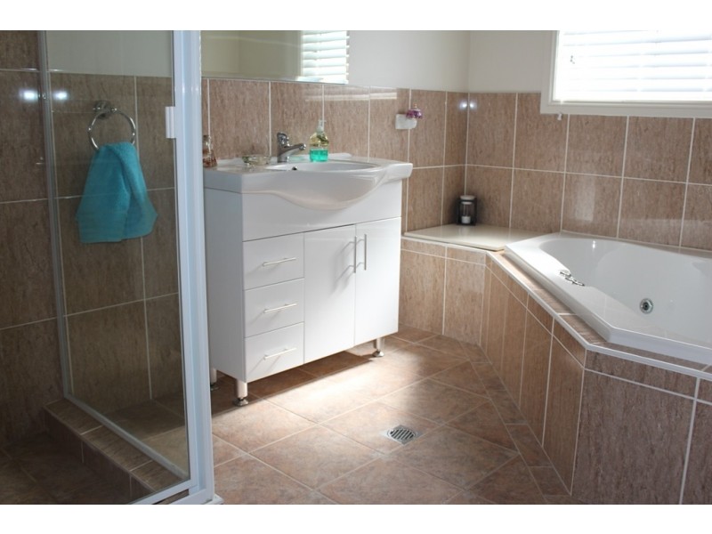 13 Munro Street, Bathurst NSW 2795