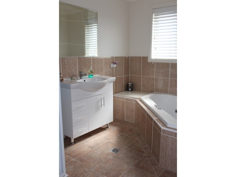 13 Munro Street, Bathurst NSW 2795