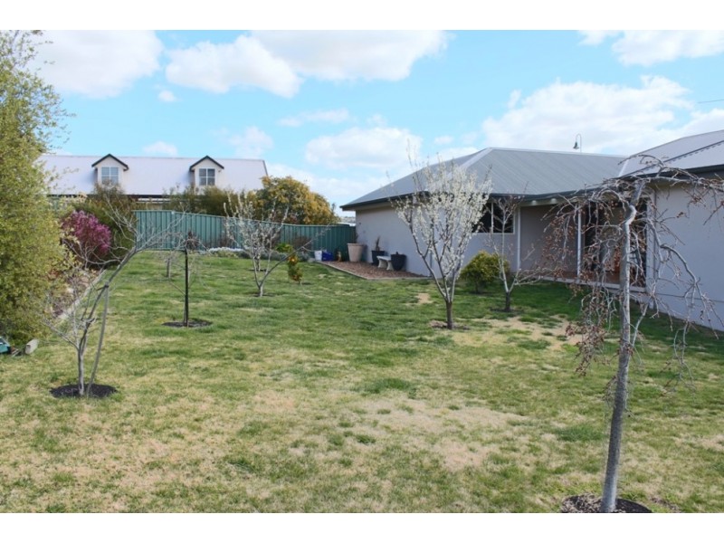 13 Munro Street, Bathurst NSW 2795