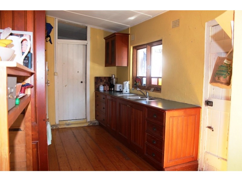 82 Russell Street, Bathurst NSW 2795