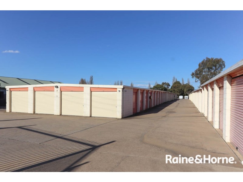 8 Vale Road, Bathurst NSW 2795