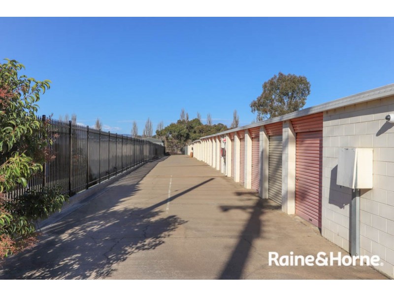 8 Vale Road, Bathurst NSW 2795