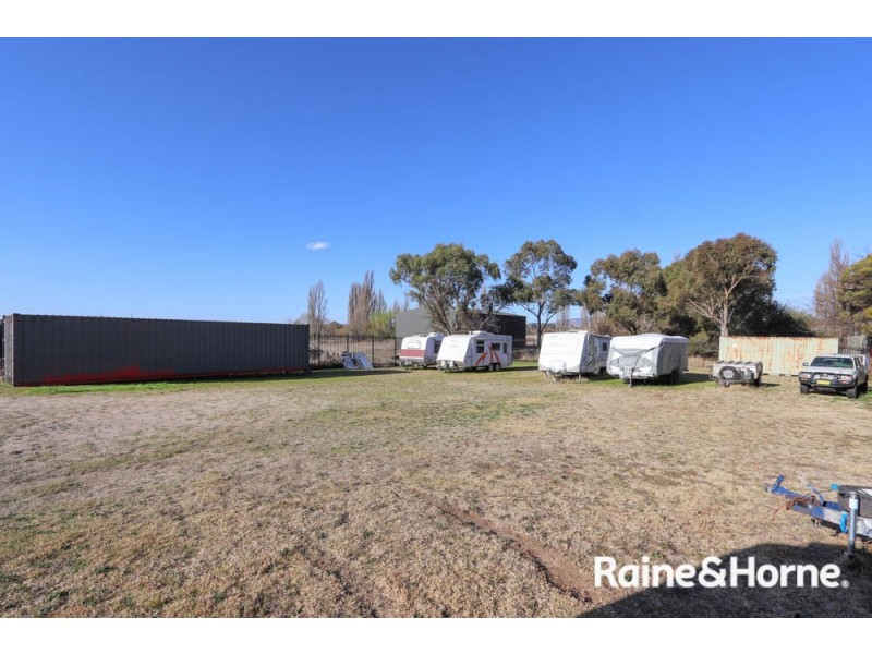 8 Vale Road, Bathurst NSW 2795