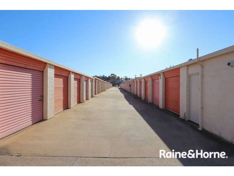8 Vale Road, Bathurst NSW 2795