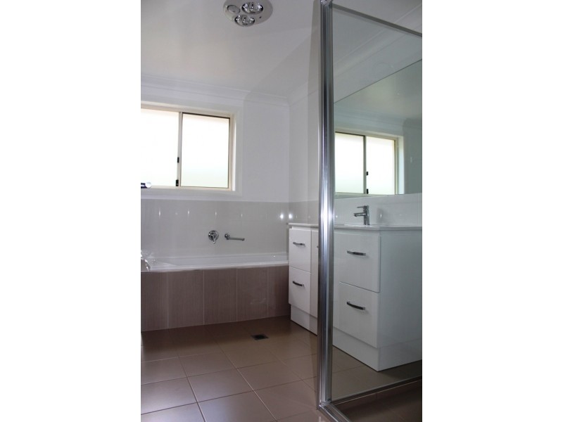 2A Phillip Street, Llanarth NSW 2795