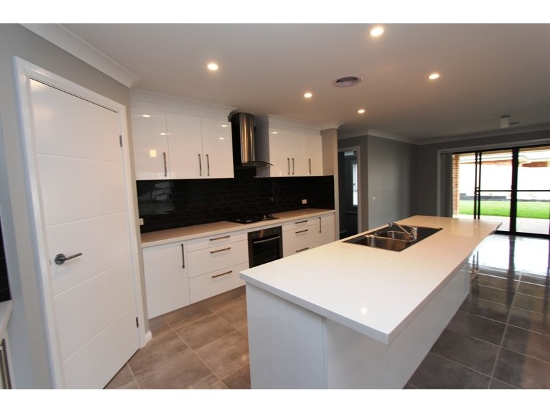 17 Redding Drive, Kelso NSW 2795