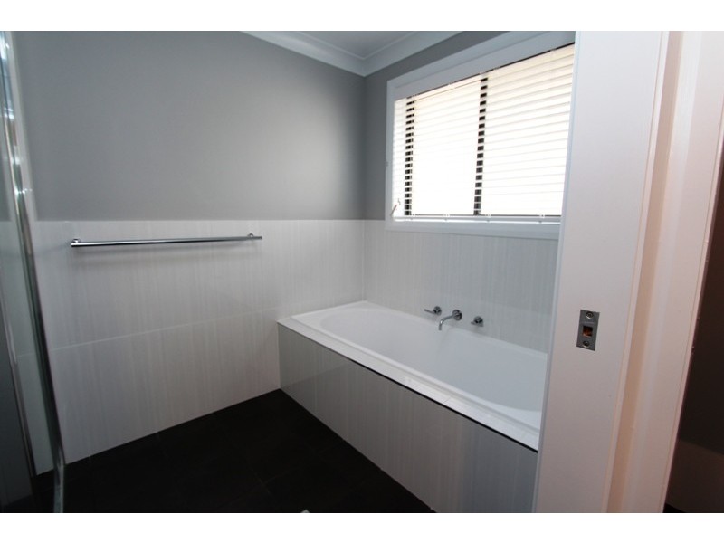 17 Redding Drive, Kelso NSW 2795