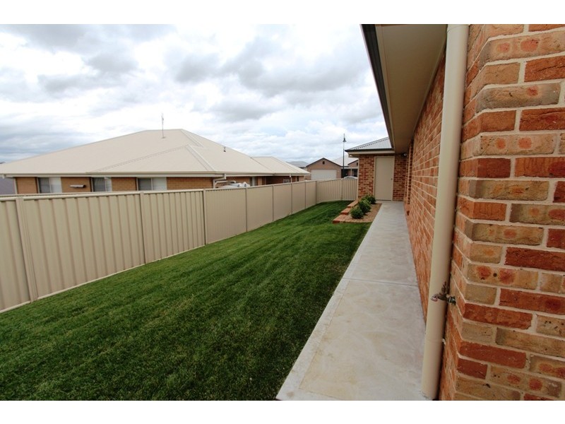 17 Redding Drive, Kelso NSW 2795