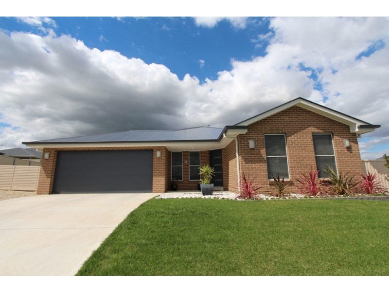 10 Jade Close, Kelso NSW 2795