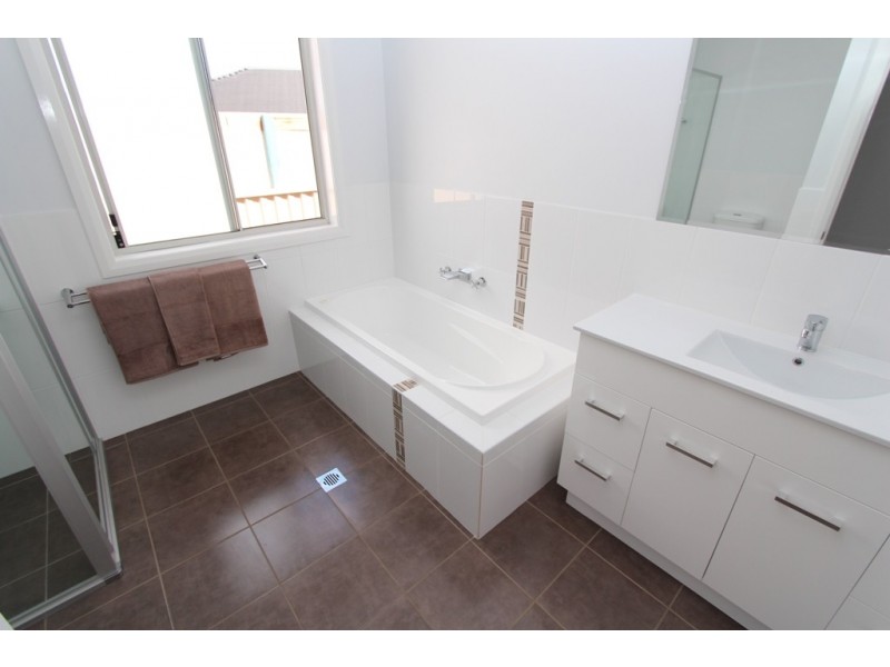 10 Jade Close, Kelso NSW 2795