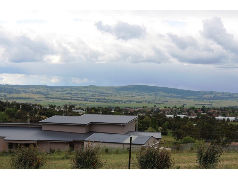 6 Robindale Court, Bathurst NSW 2795
