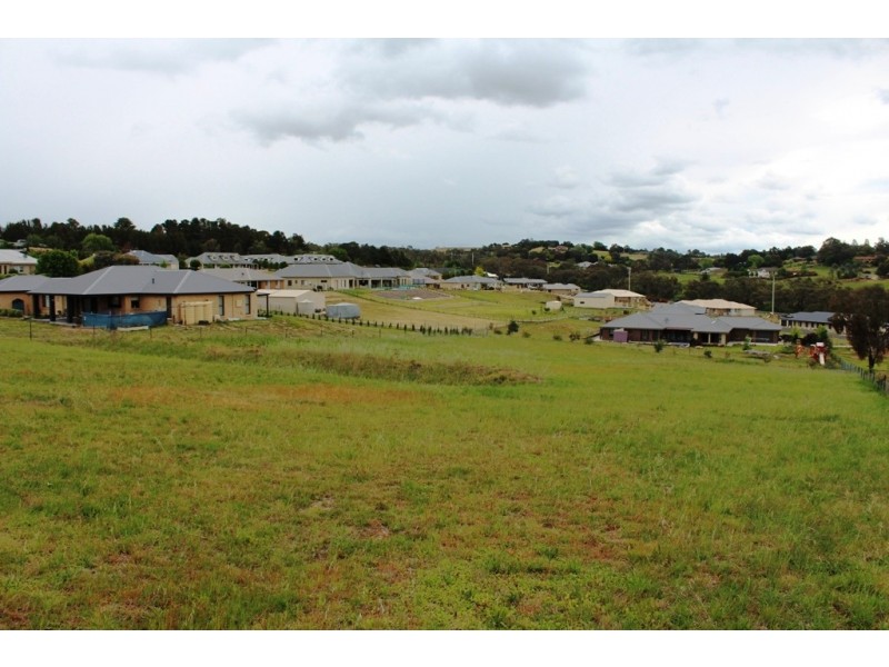 6 Robindale Court, Bathurst NSW 2795