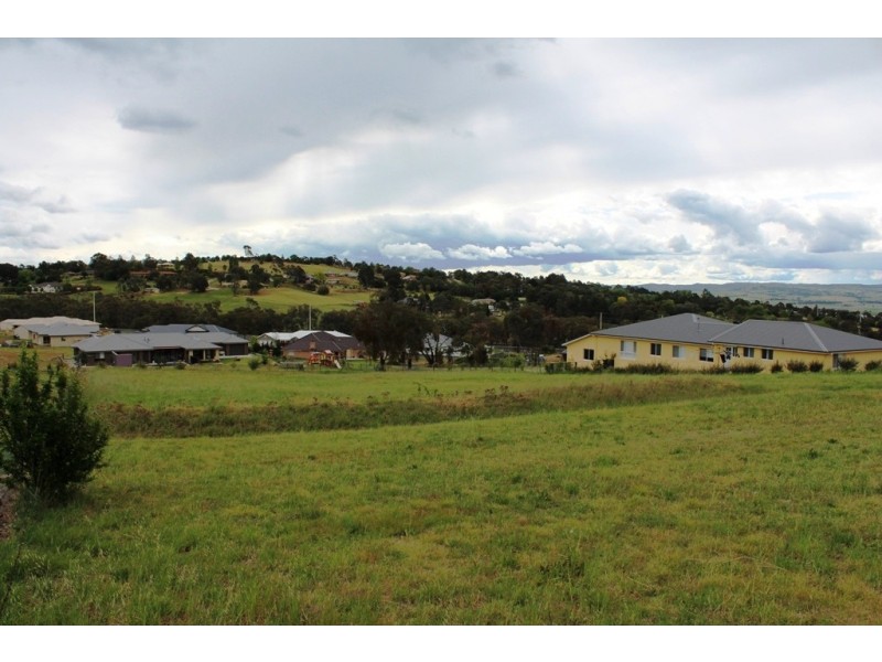 6 Robindale Court, Bathurst NSW 2795