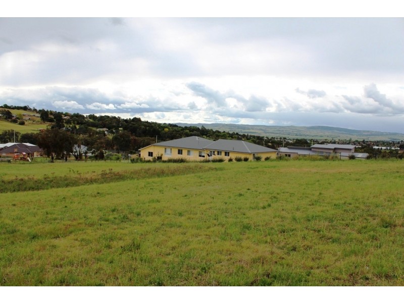 6 Robindale Court, Bathurst NSW 2795