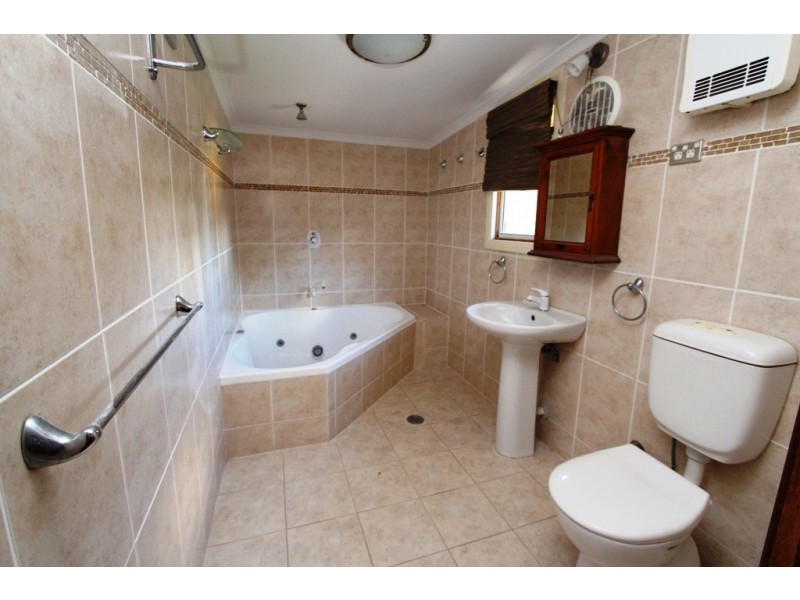 13 Rocket Street, Bathurst NSW 2795