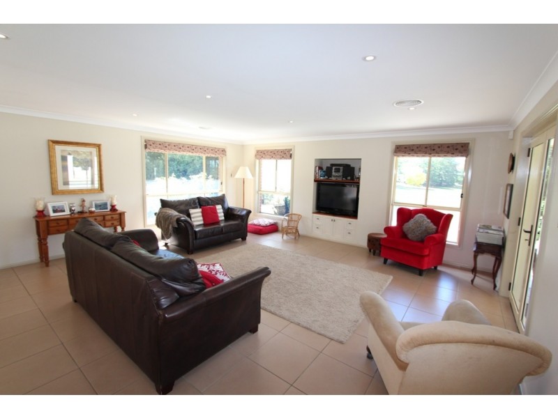 17 Claremont Drive, White Rock NSW 2795