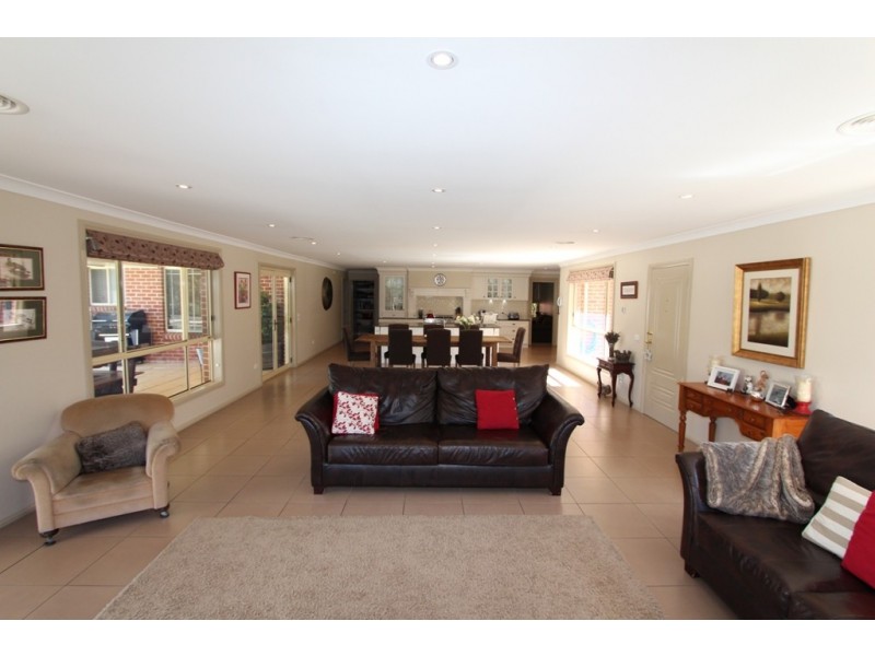 17 Claremont Drive, White Rock NSW 2795