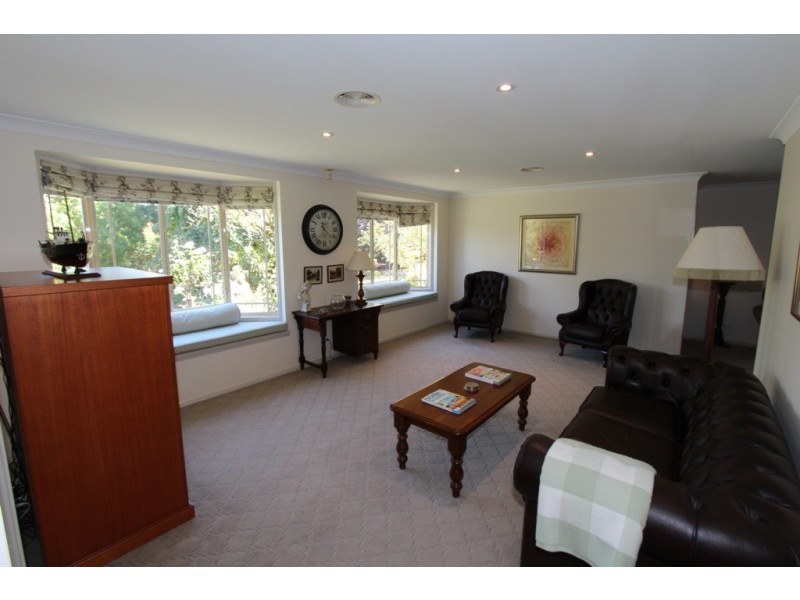 17 Claremont Drive, White Rock NSW 2795
