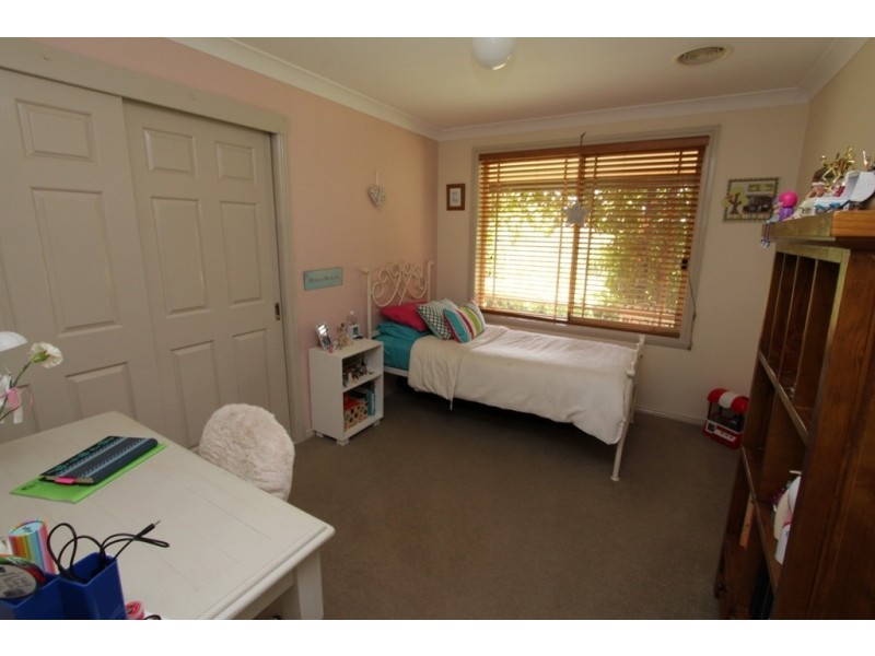 17 Claremont Drive, White Rock NSW 2795