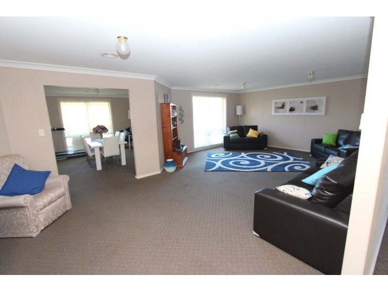 16 Arnold Court, Kelso NSW 2795