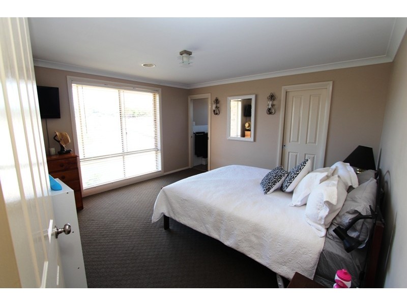 16 Arnold Court, Kelso NSW 2795