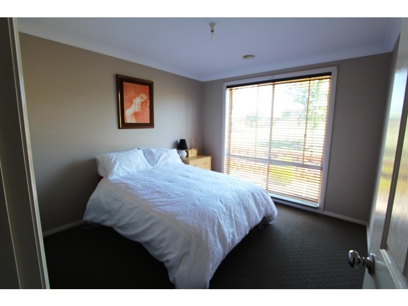 16 Arnold Court, Kelso NSW 2795