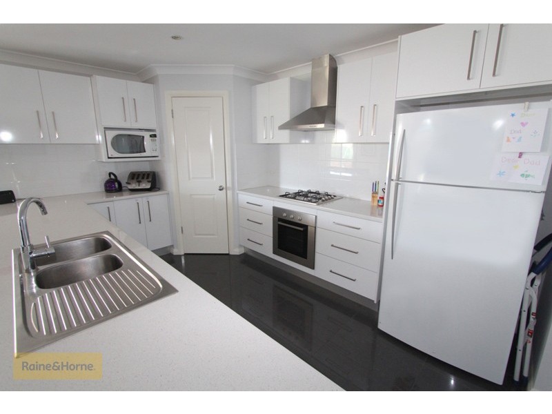 17 Blaxland Drive, Llanarth NSW 2795