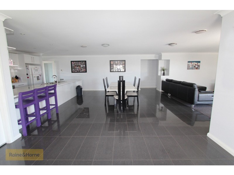 17 Blaxland Drive, Llanarth NSW 2795