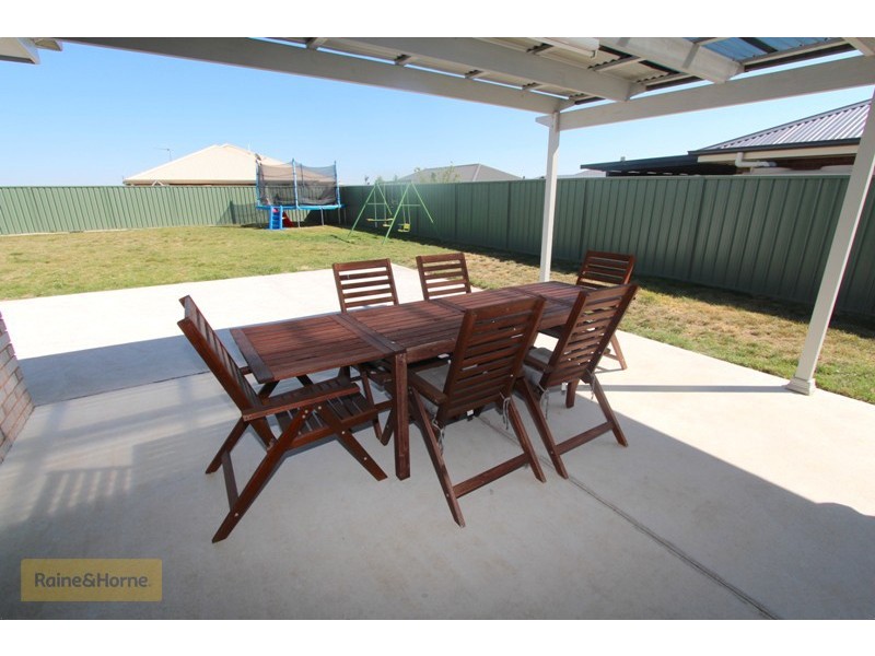 17 Blaxland Drive, Llanarth NSW 2795