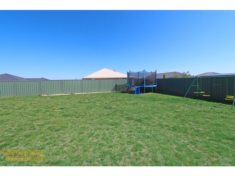17 Blaxland Drive, Llanarth NSW 2795