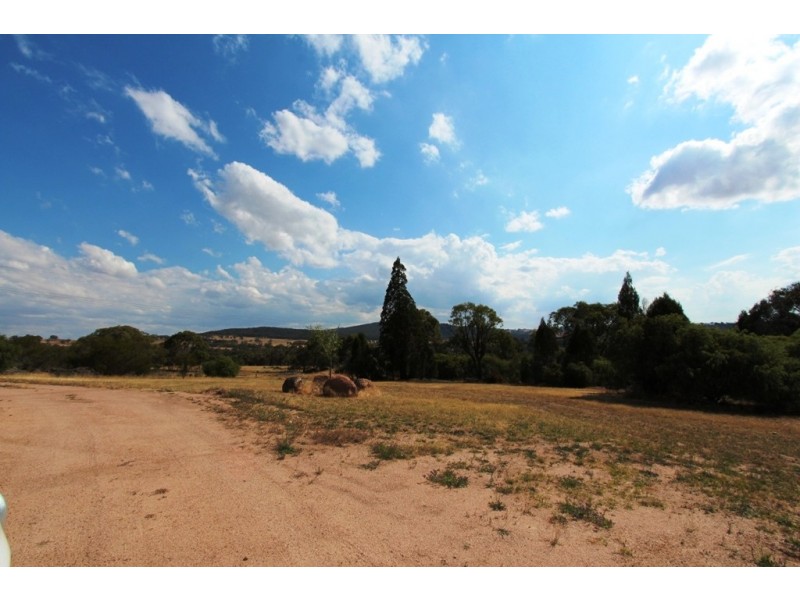 113 Pine Ridge Road, Bathurst NSW 2795
