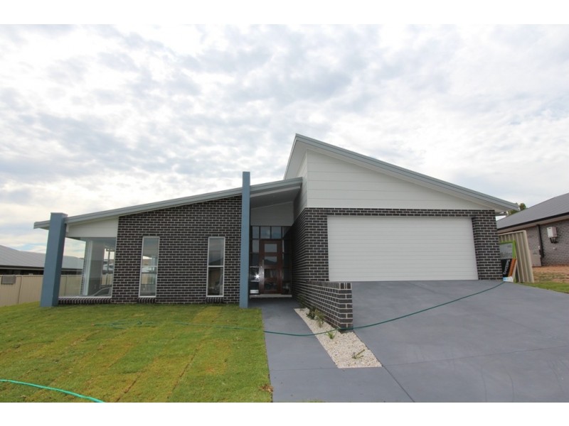 4 Press Court, Kelso NSW 2795