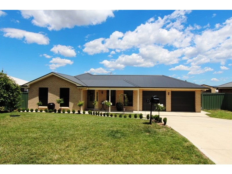 23 Blaxland Drive, Llanarth NSW 2795