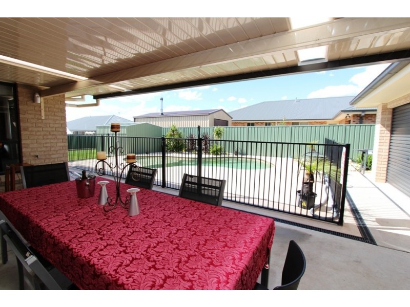 23 Blaxland Drive, Llanarth NSW 2795