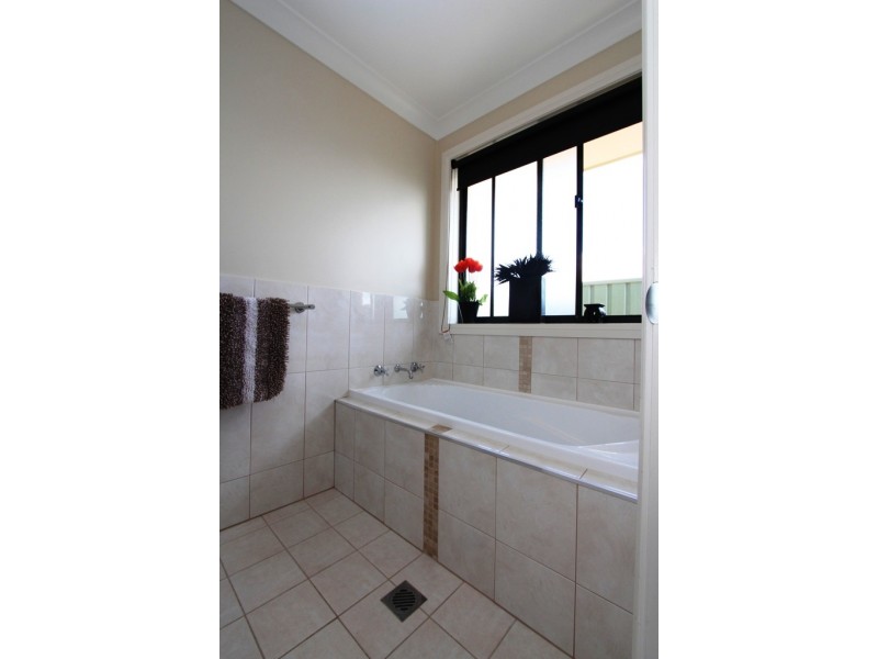 23 Blaxland Drive, Llanarth NSW 2795