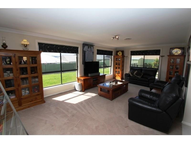 23 Blaxland Drive, Llanarth NSW 2795