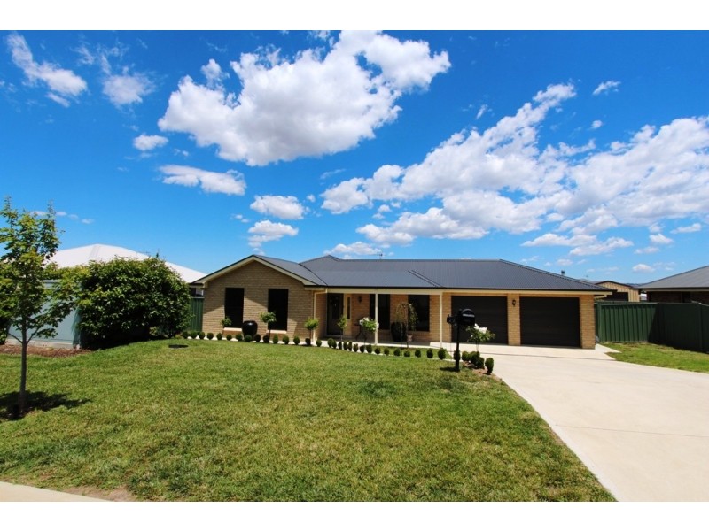 23 Blaxland Drive, Llanarth NSW 2795