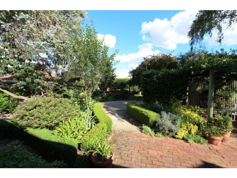 148 Peel Street, Bathurst NSW 2795